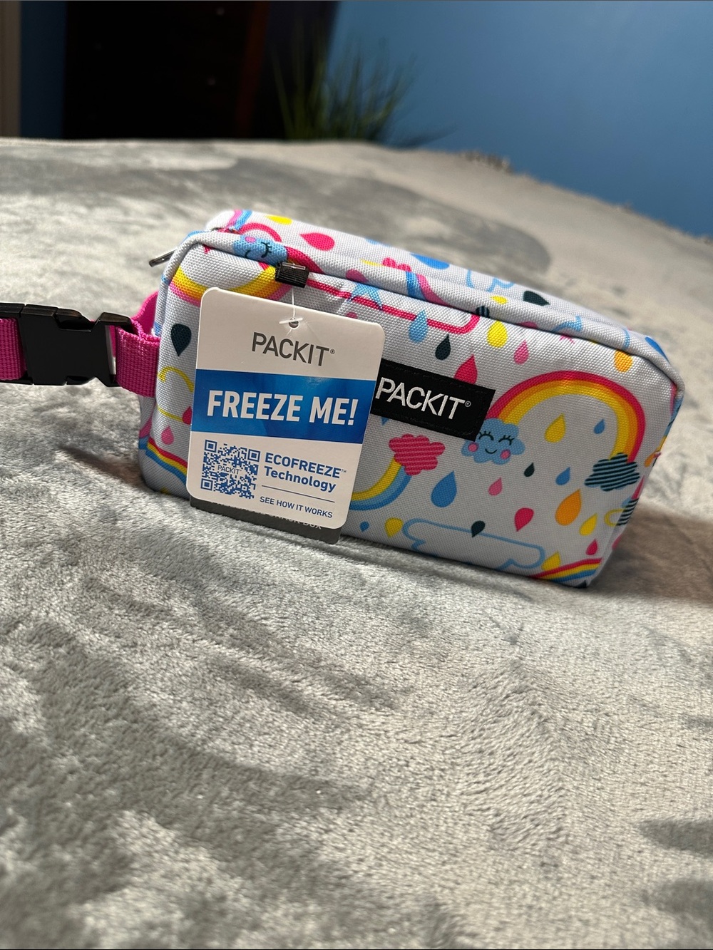 PACKIT Kids Freezable Snack bag - White with Multicolor Rainbows